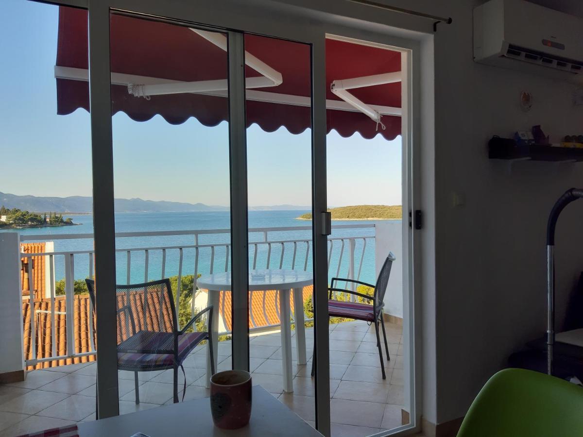 Blue Sea Blue Sky Apartment โลวิสเต ภายนอก รูปภาพ