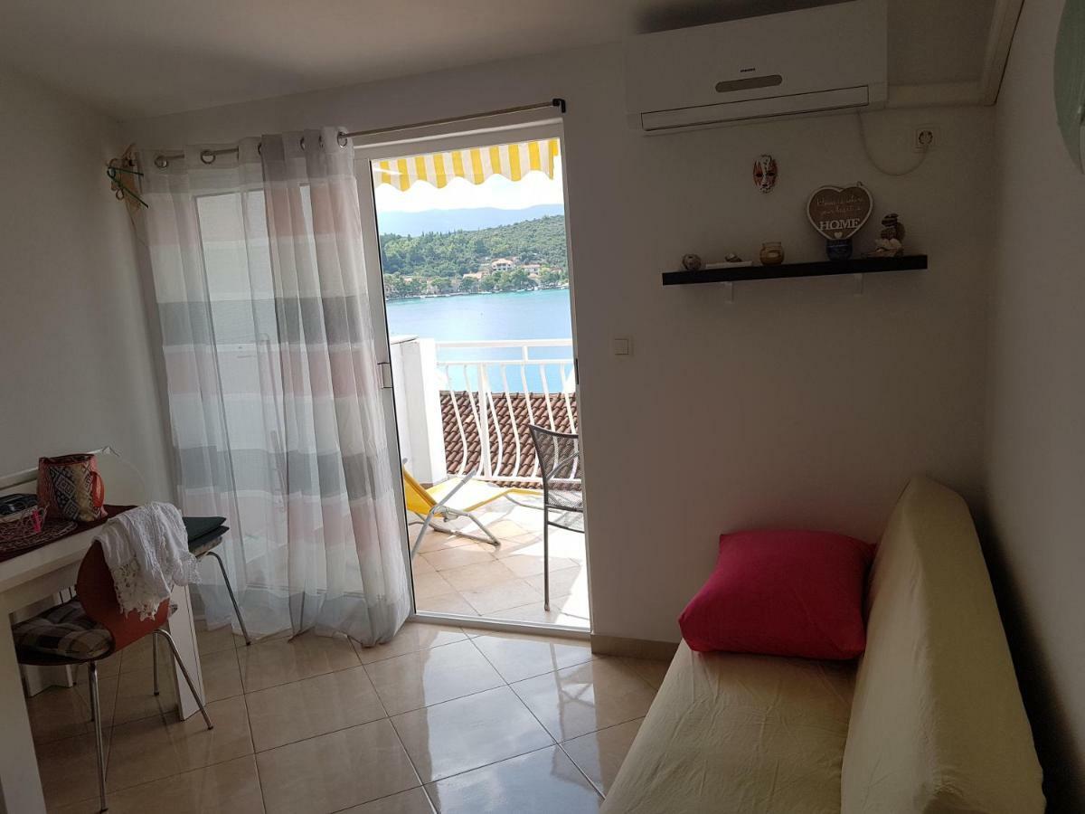 Blue Sea Blue Sky Apartment โลวิสเต ภายนอก รูปภาพ